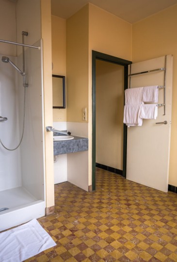 De ruime badkamer waarvan je kan genieten